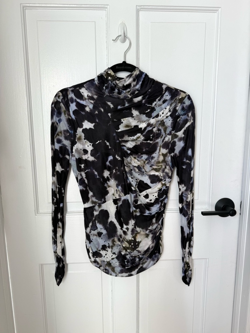Lamarque Women's Black, Gray and White Abstract Print Long Sleeve Top